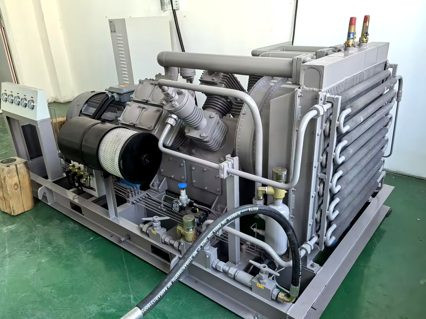 GESO'nun yüksek basınçlı piston makinesi, önemli bir endüstriyel üniversitenin bilimsel araştırmalarda yeni zirvelere ulaşmasına yardımcı olur!