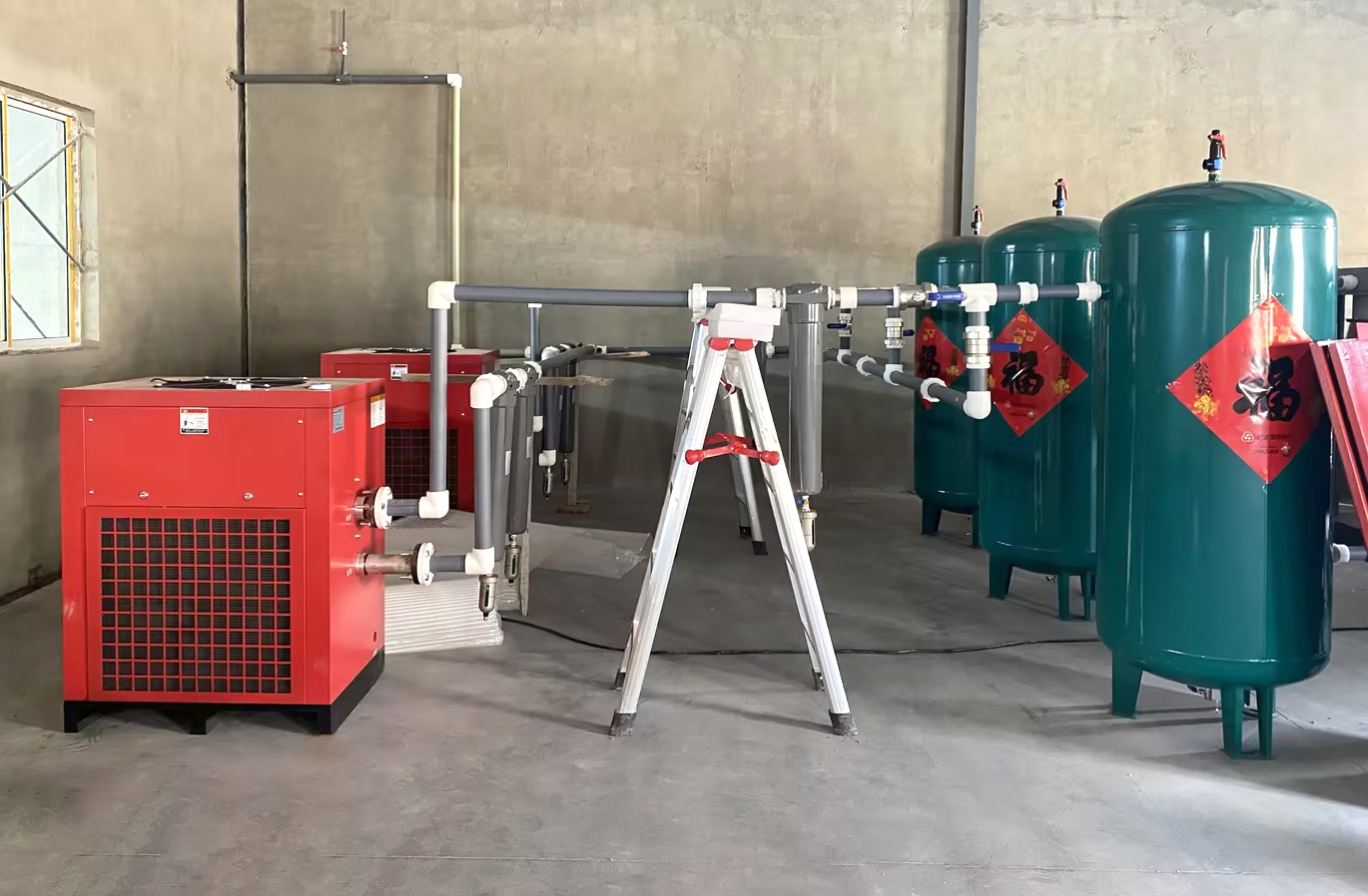 Hayvancılık Endüstrisinde Ekipman Yükseltme Örneği: Çift vidalı (90kW) hava kompresörü işletmelerin verimli ve enerji tasarrufu sağlayan üretime nasıl yardımcı olur?